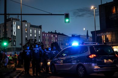 Duisburg, arrestato terrorista islamico. Voleva lanciarsi con un tir in una manifestazione pro Israele