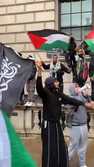 Londra: bandiera dell’Isis ad una manifestazione pro Palestina | video