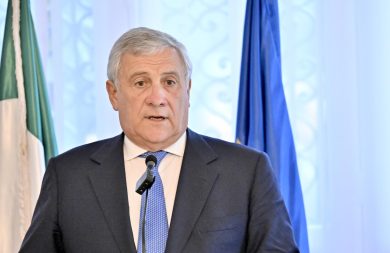 Tajani: “Siamo preoccupati per gli ostaggi italiani”