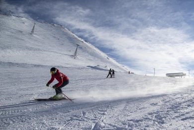 Sempre più caro ed elitario: così lo sci prova a salvarsi