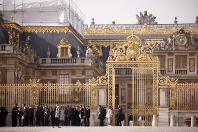 Allarmi bomba in 10 aeroporti francesi