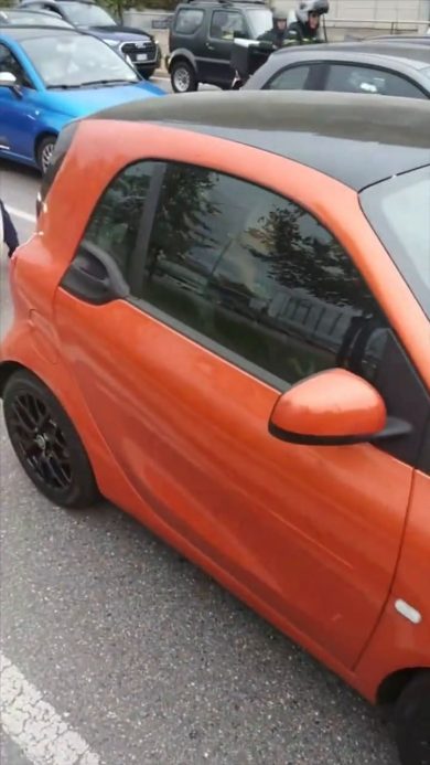 Ultima Generazione bloccano il traffico a Milano | video