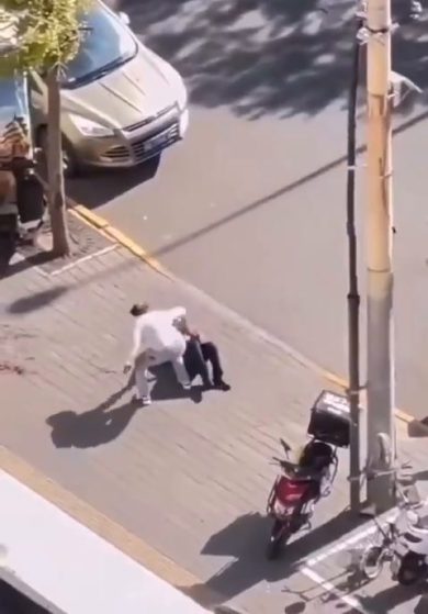 Pechino, aggredito un dipendente dell’ambasciata di Israele | video