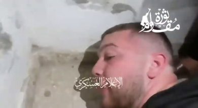 Hamas mostra un video di due ostaggi israeliani nelle loro mani