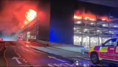 Luton, incendio all’aeroporto: voli fermati I video