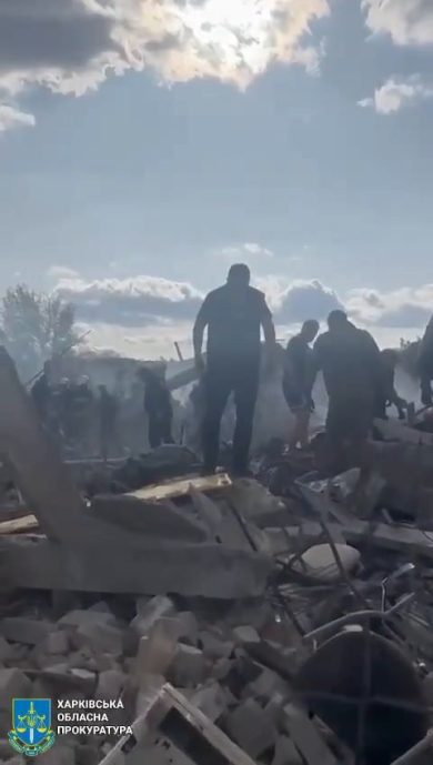 Attacco russo ad un bar ed un supermercato di Kupiansk: 48 morti | video