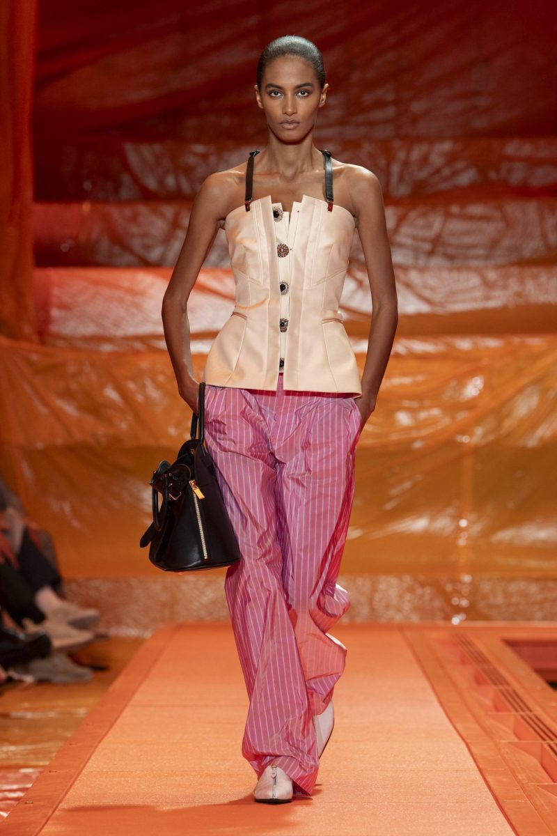 Louis Vuitton, tra seduzione e romanticismo contemporaneo Louis Vuitton, tra seduzione e romanticismo contemporaneo