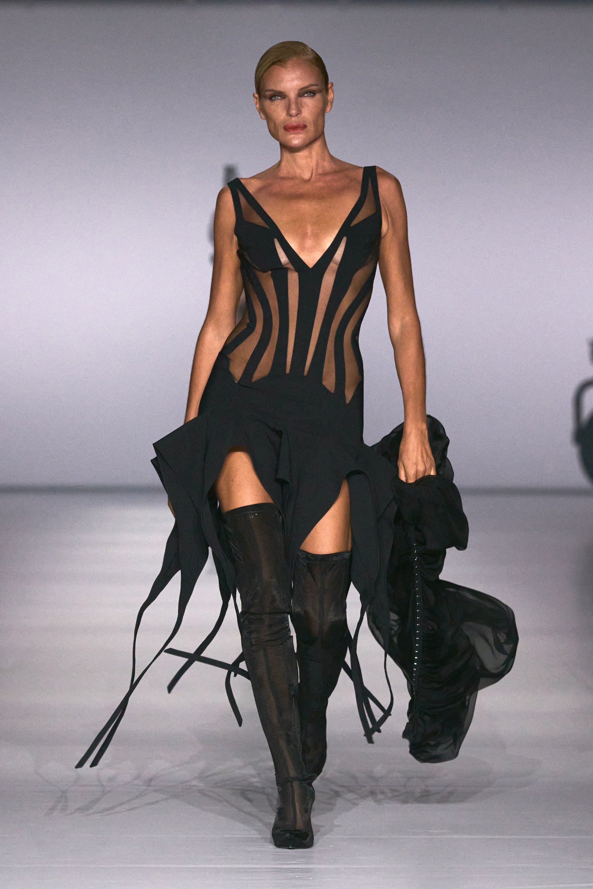 Nero e seducente, firmato Mugler Nero e seducente, firmato Mugler