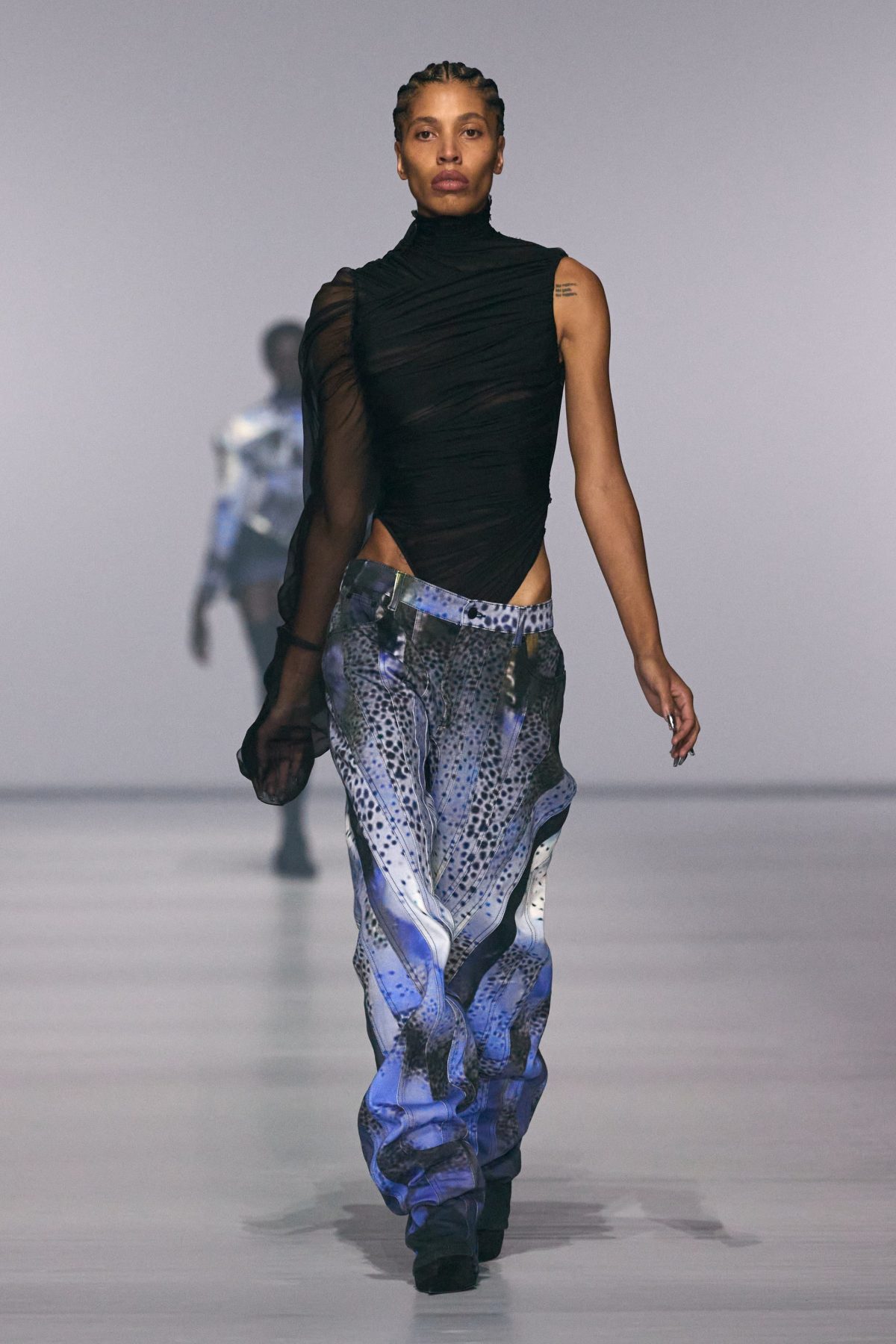 Galleria foto 'Nero e seducente, firmato Mugler' - foto 2