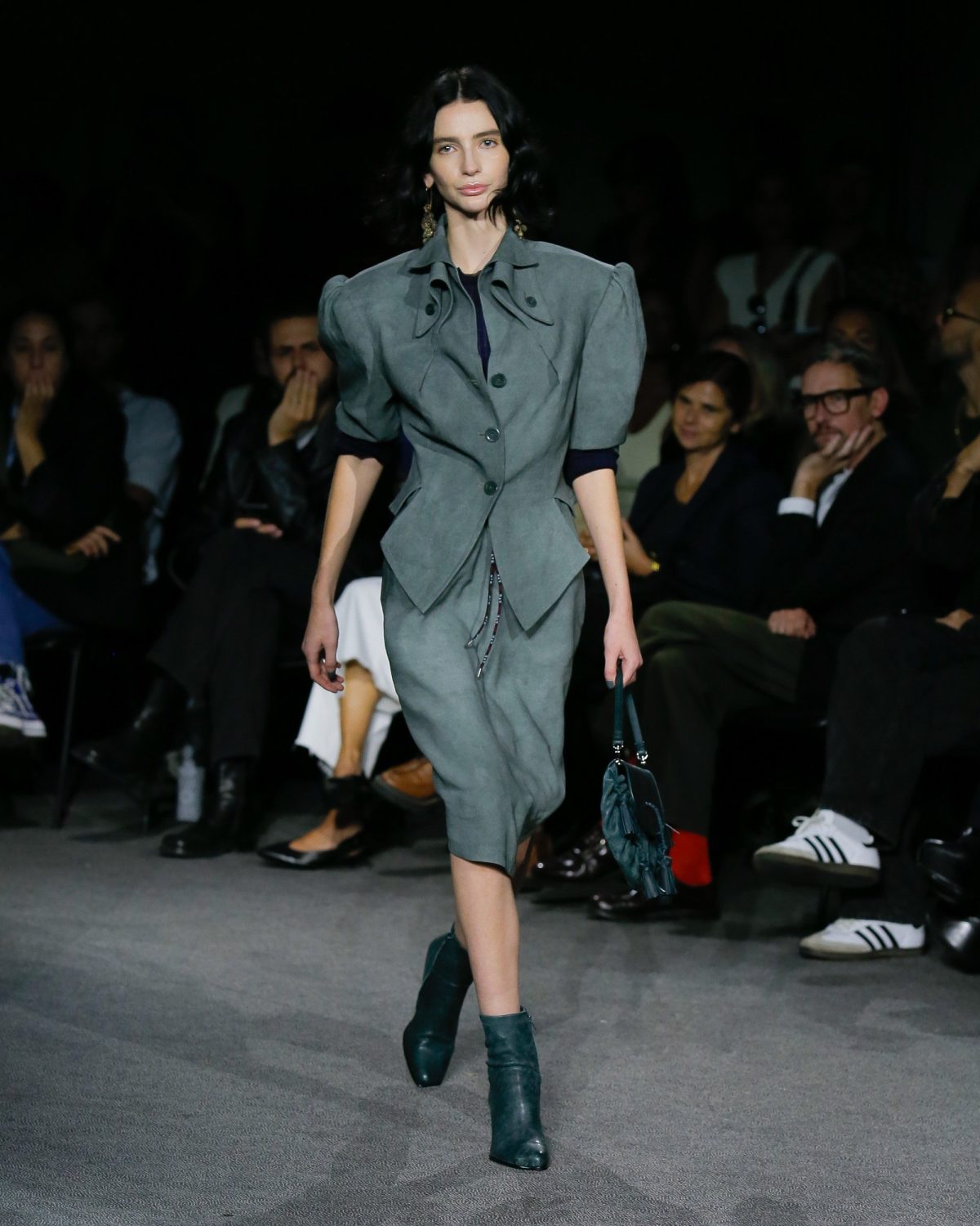 Galleria foto 'Kronthaler omaggia Madame Westwood e Sarah Burton dice addio a McQueen' - foto 14