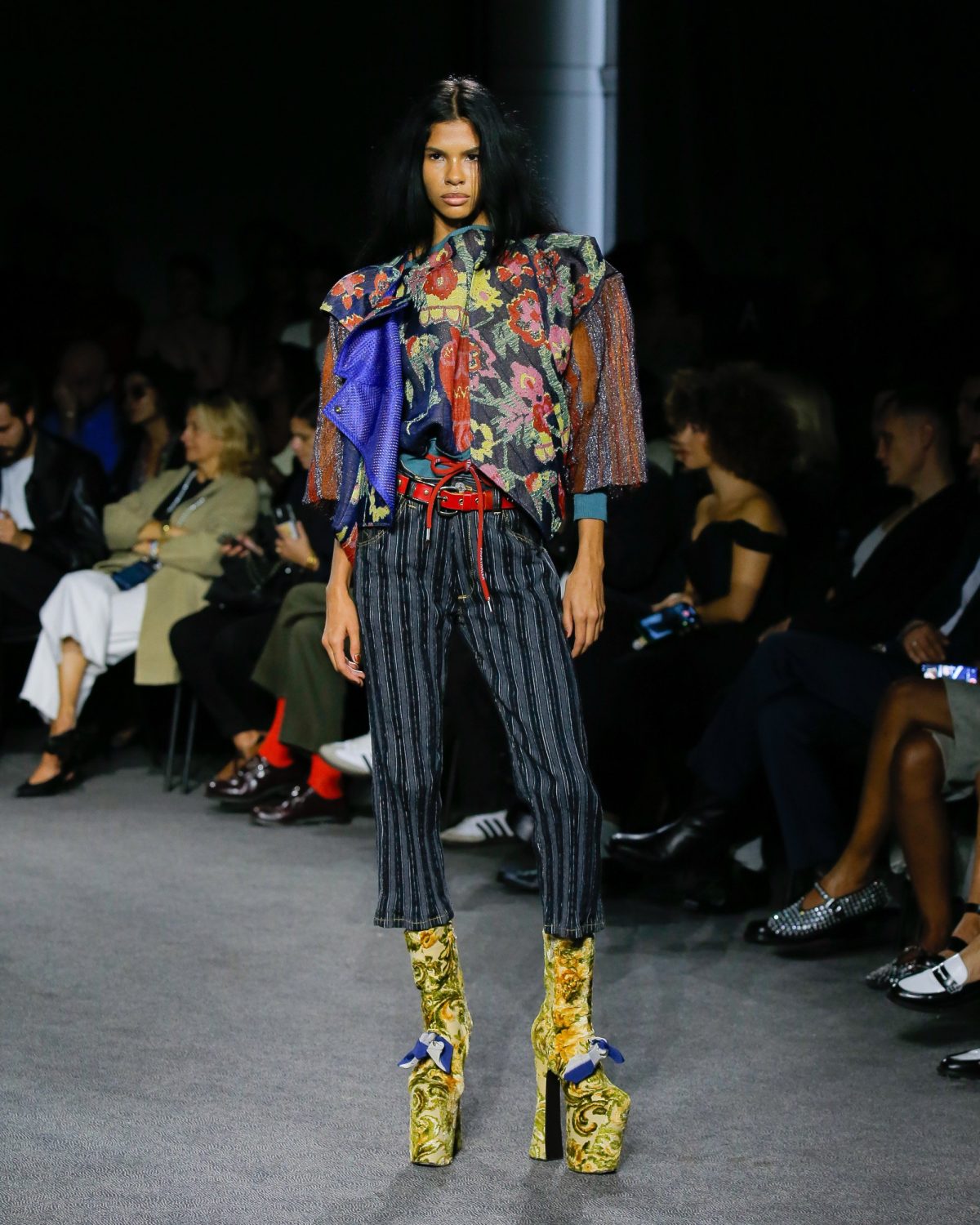 Galleria foto 'Kronthaler omaggia Madame Westwood e Sarah Burton dice addio a McQueen' - foto 11