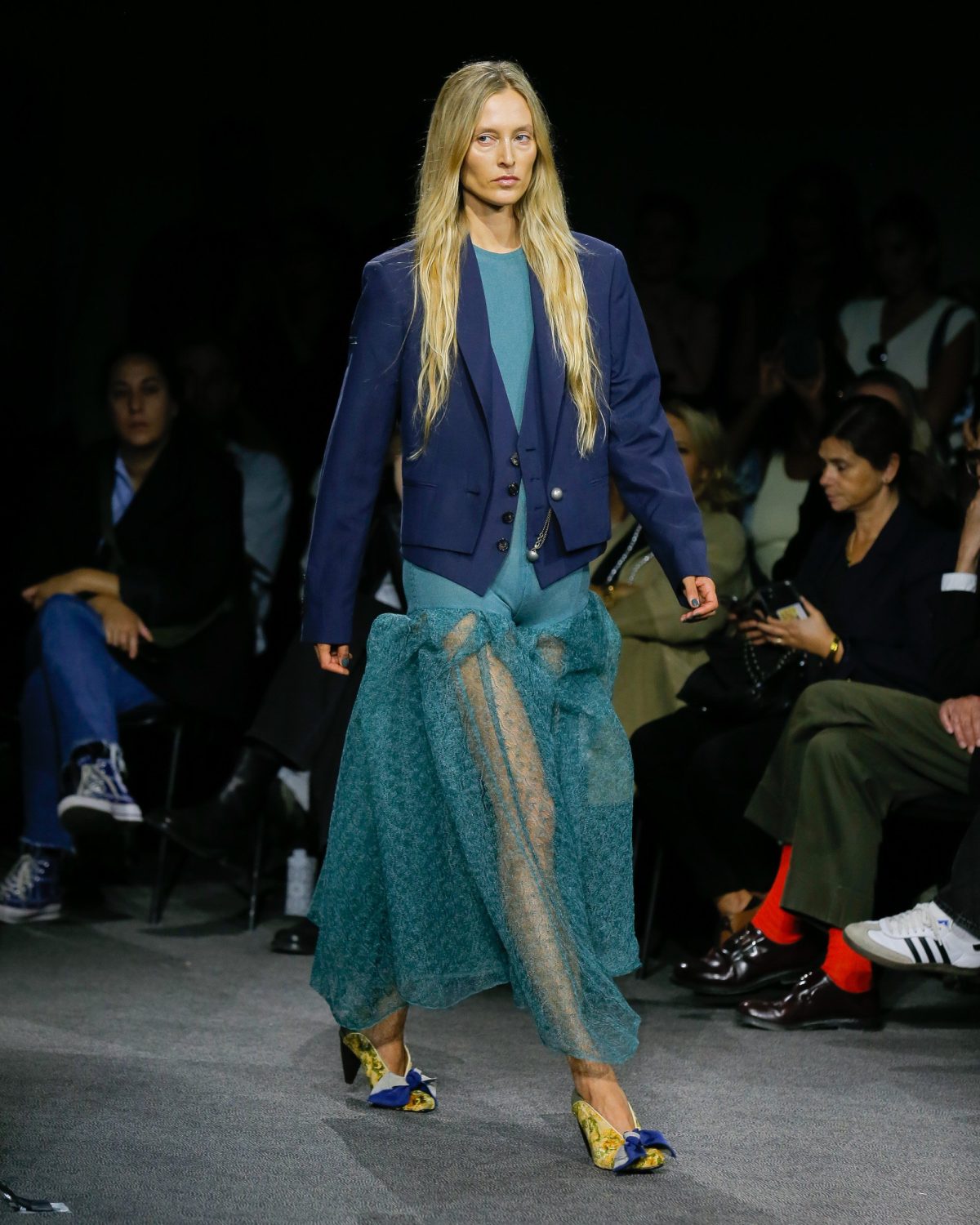 Galleria foto 'Kronthaler omaggia Madame Westwood e Sarah Burton dice addio a McQueen' - foto 9