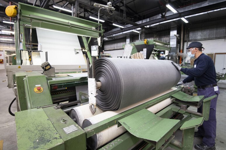 Istat, su la fiducia dei consumatori, giù quella delle imprese Istat, su la fiducia dei consumatori, giù quella delle imprese