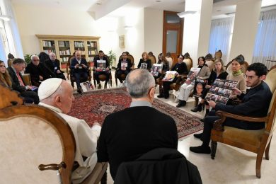 Il Papa e i rapporti (tesi) con la comunità ebraica e (buoni) con i palestinesi
