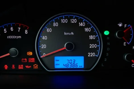 In Italia 4 milioni di auto con i chilometri taroccati. L’elettrico spinge la truffa