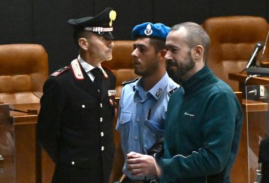 Massacrato di botte da due detenuti: grave Scagni che uccise la sorella