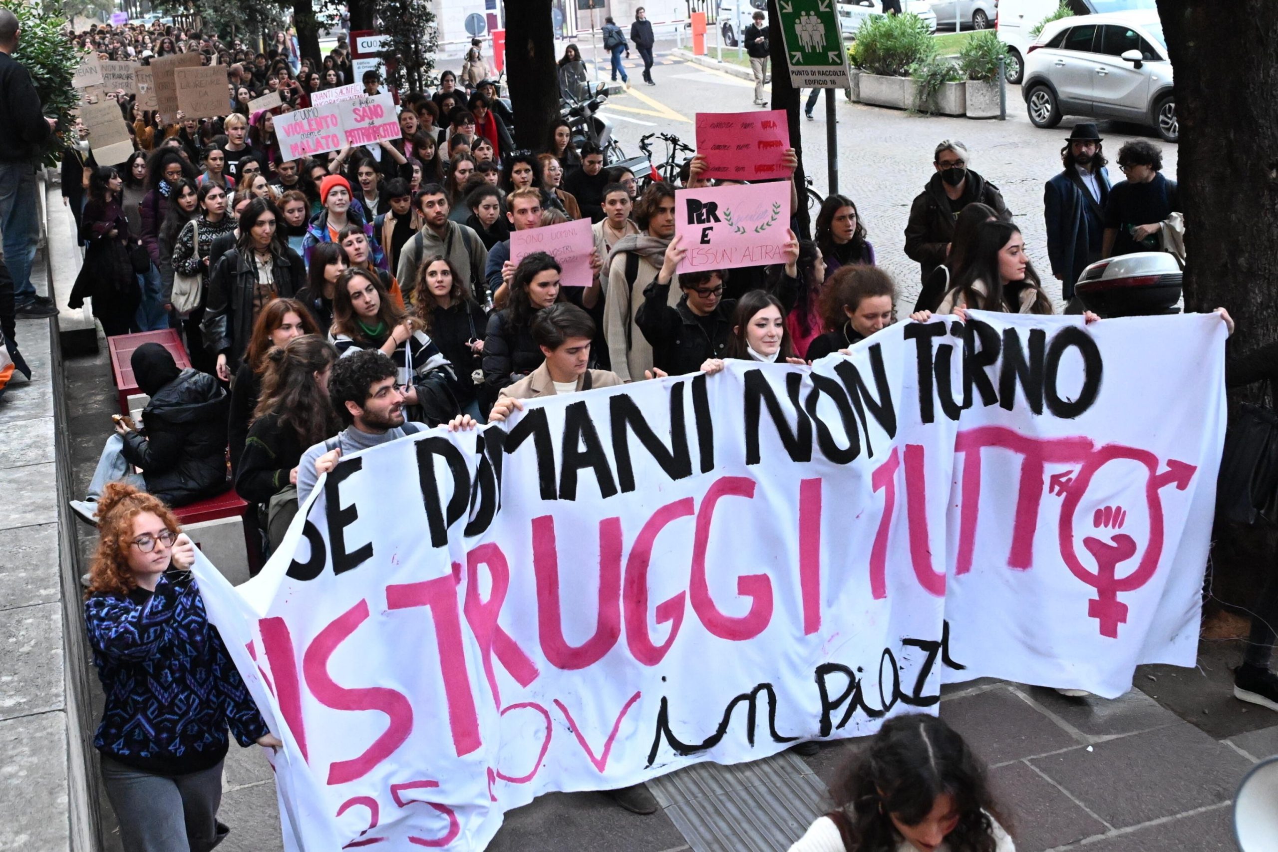 Si parli di violenza sulle donne nelle scuole. Ma la battaglia educativa vera la si combatte a casa