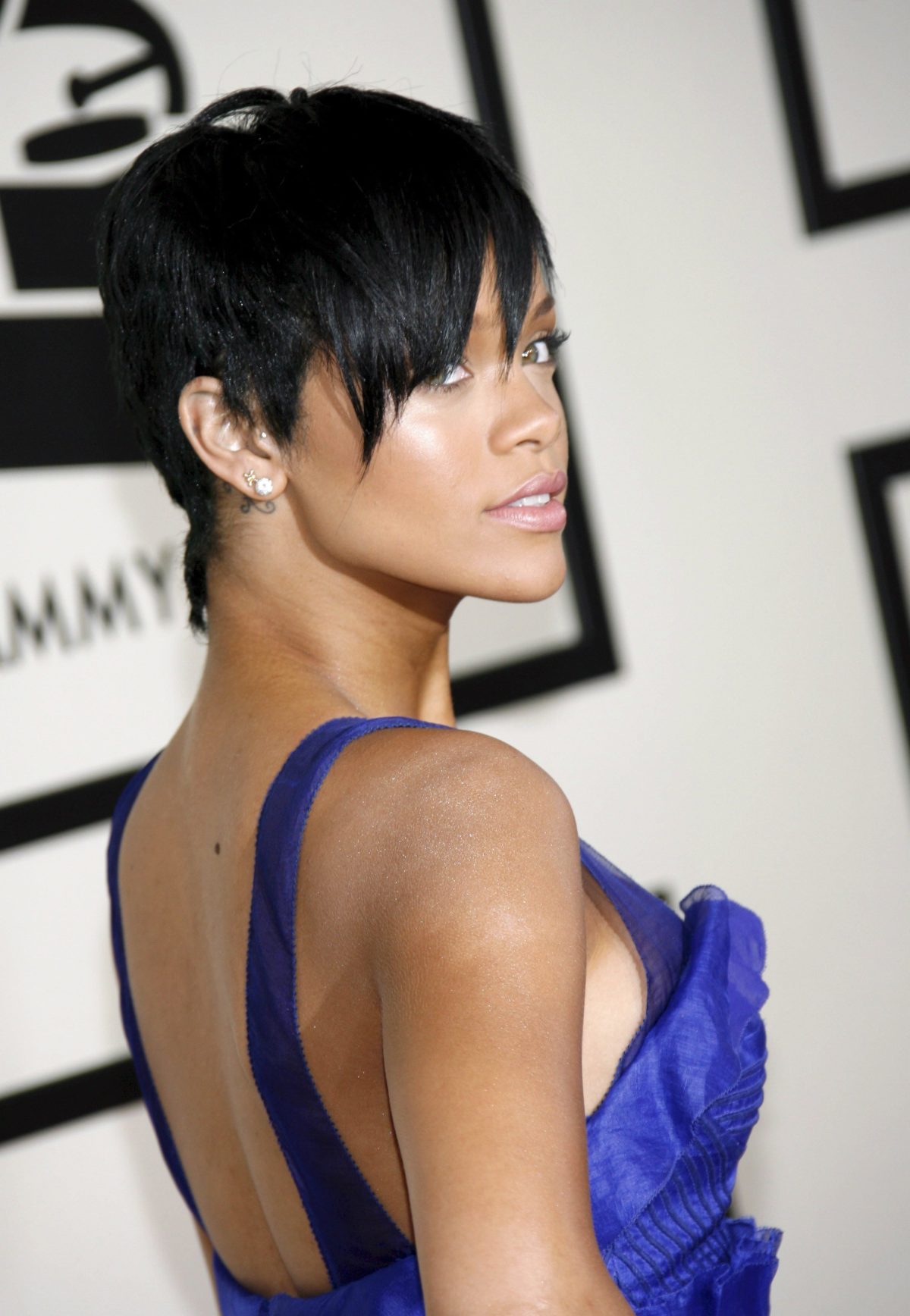 Galleria foto 'Rihanna e tutti i suoi hair look' - foto 9