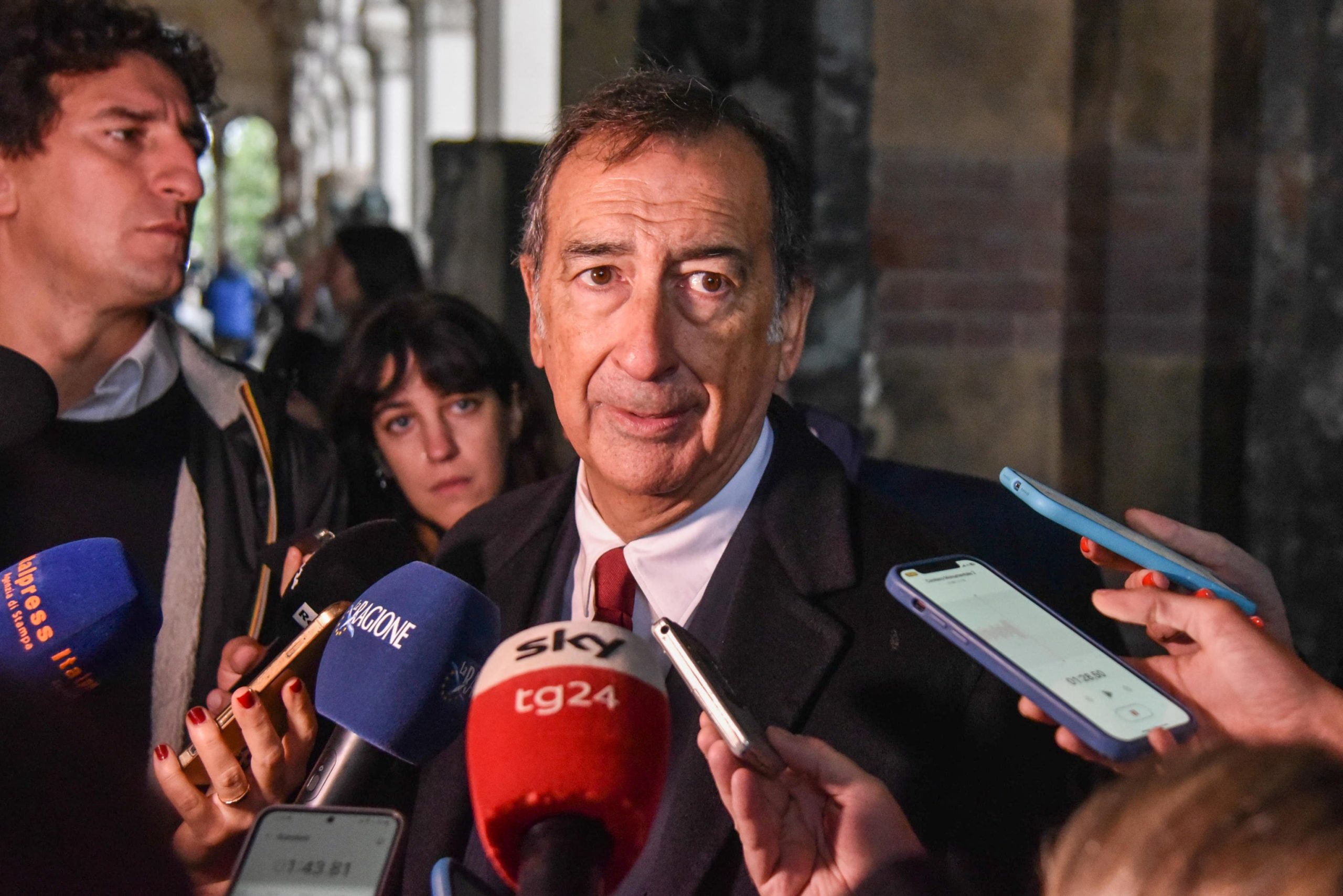 Milano ha mille problemi ma Sala pensa all’Ambrogino d’Oro per Andrea Pucci