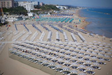 L’Ue manda lettere di infrazione al governo su Balneari ed Assegno unico