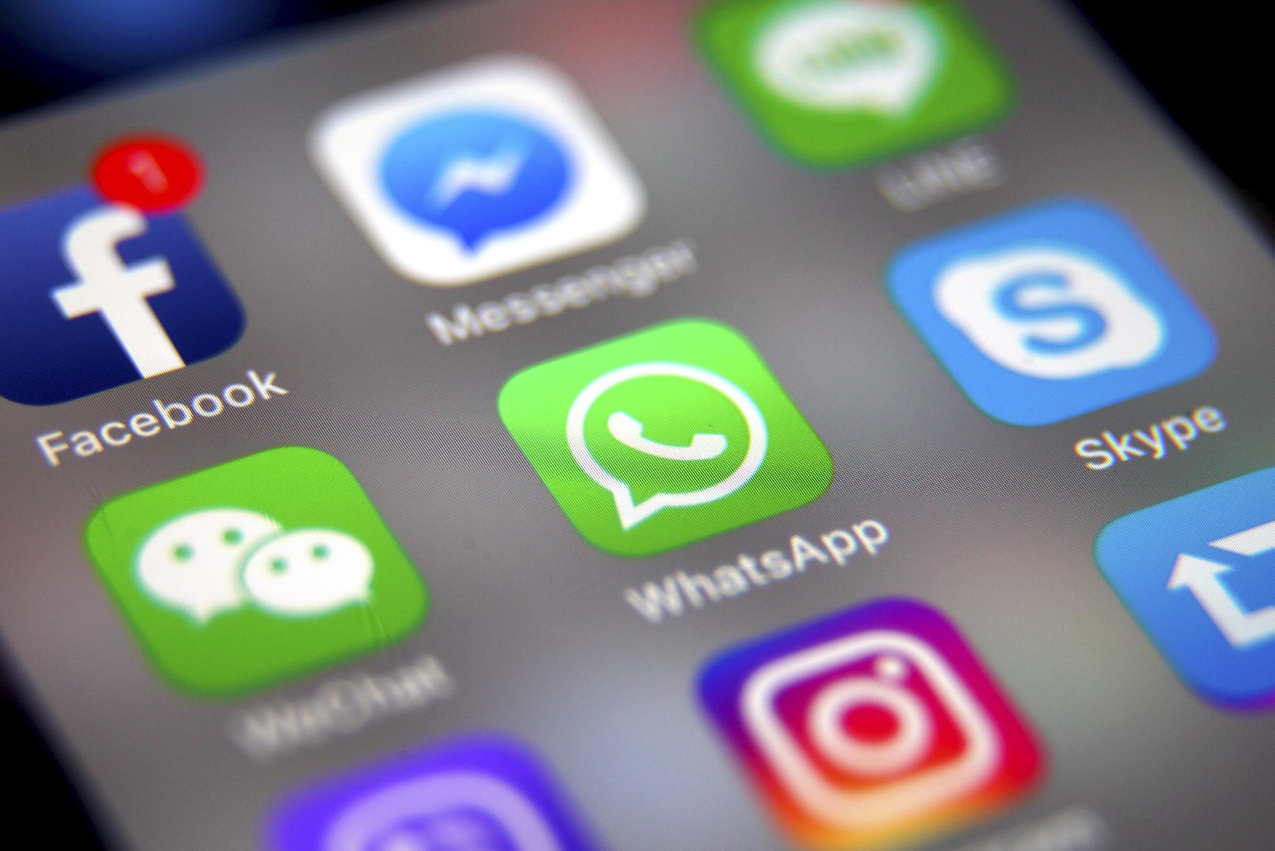 Facebook e Instagram a pagamento, arriva l’avviso ma niente paura