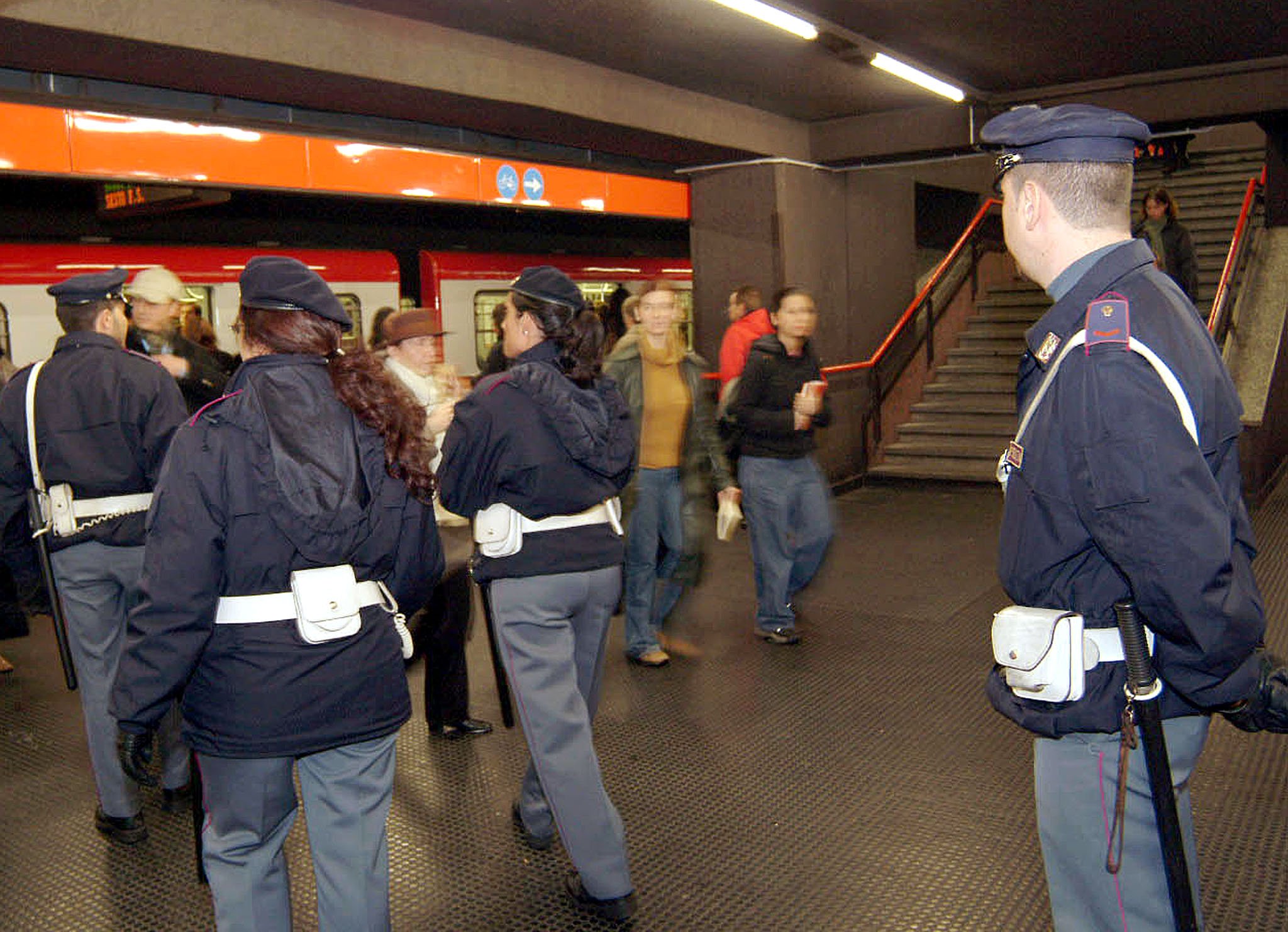 Arrestato in metro a Milano un algerino sospettato di terrorismo