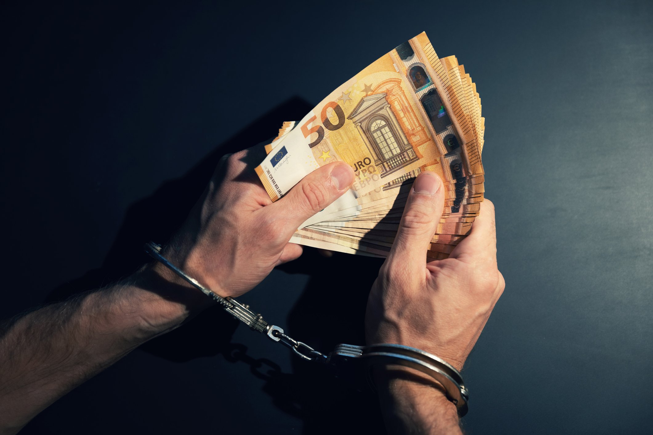 Contro le bugie degli italiani sul fisco si tassino e beni e non il lavoro