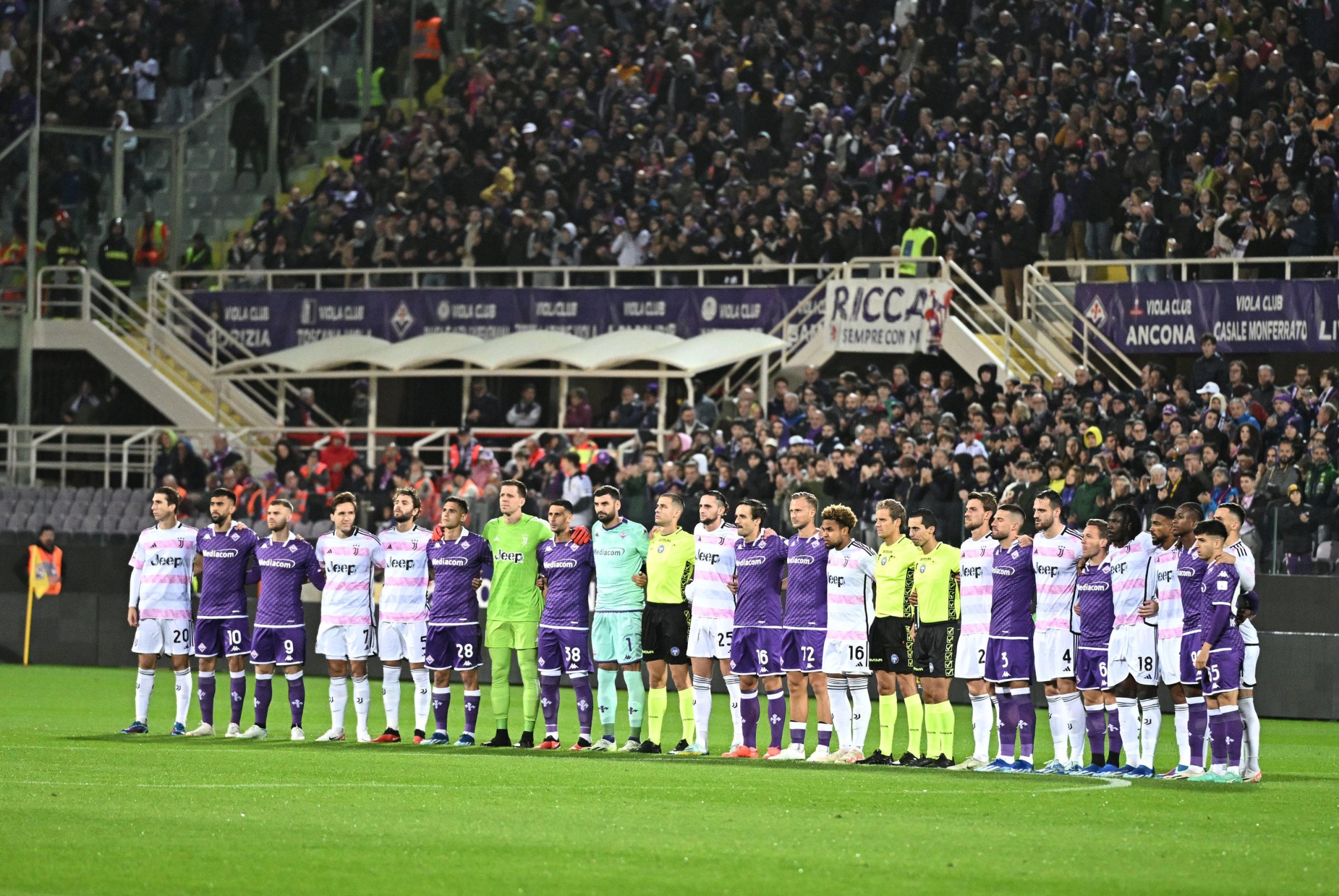 Razzismo contro Vlahovic e Kean, curva della Fiorentina chiusa Razzismo contro Vlahovic e Kean, curva della Fiorentina chiusa