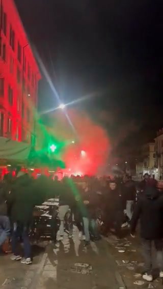 Milan-Psg, scontri tra ultras ai Navigli: feriti gravi I video