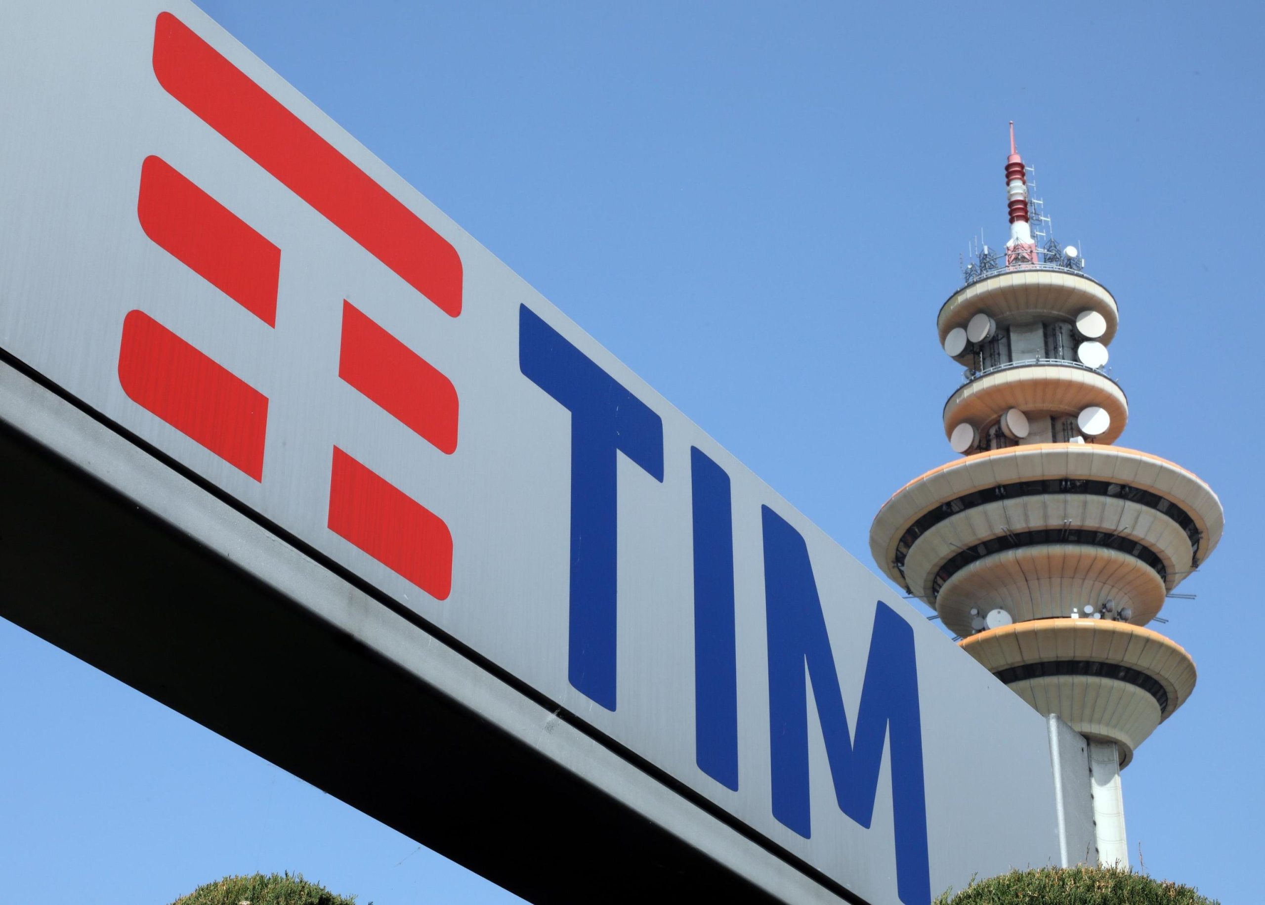 Tim apre le porte a Kkr, ma Vivendi è pronto alla guerra