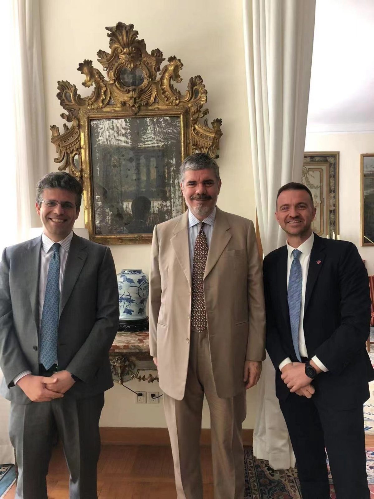 Galleria foto 'Intervista esclusiva all’Ambasciatore d’Italia in Cina, Massimo Ambrosetti' - foto 3