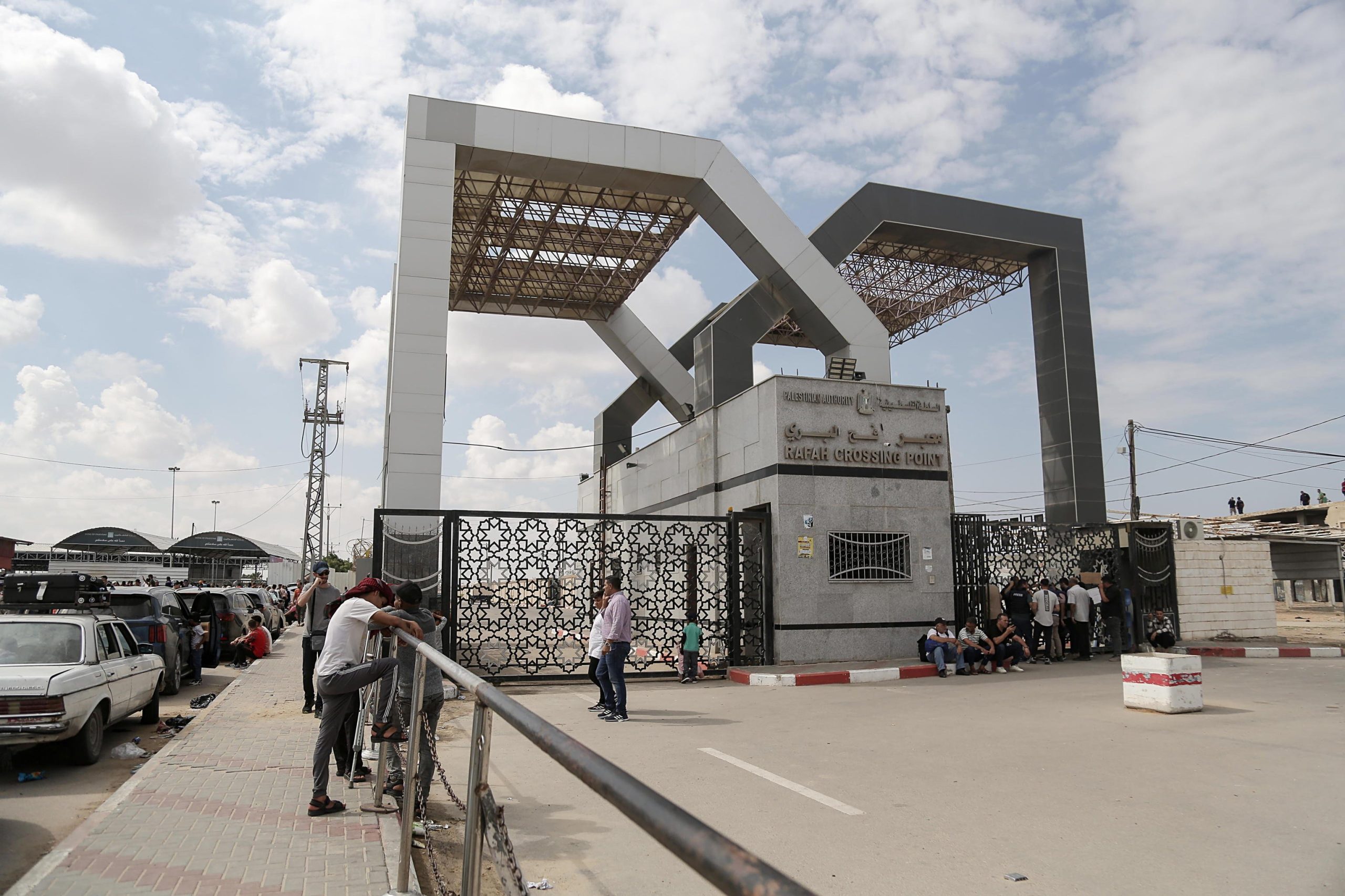 Riaperto il valico di Rafah, 100 persone con doppia cittadinanza escono da Gaza