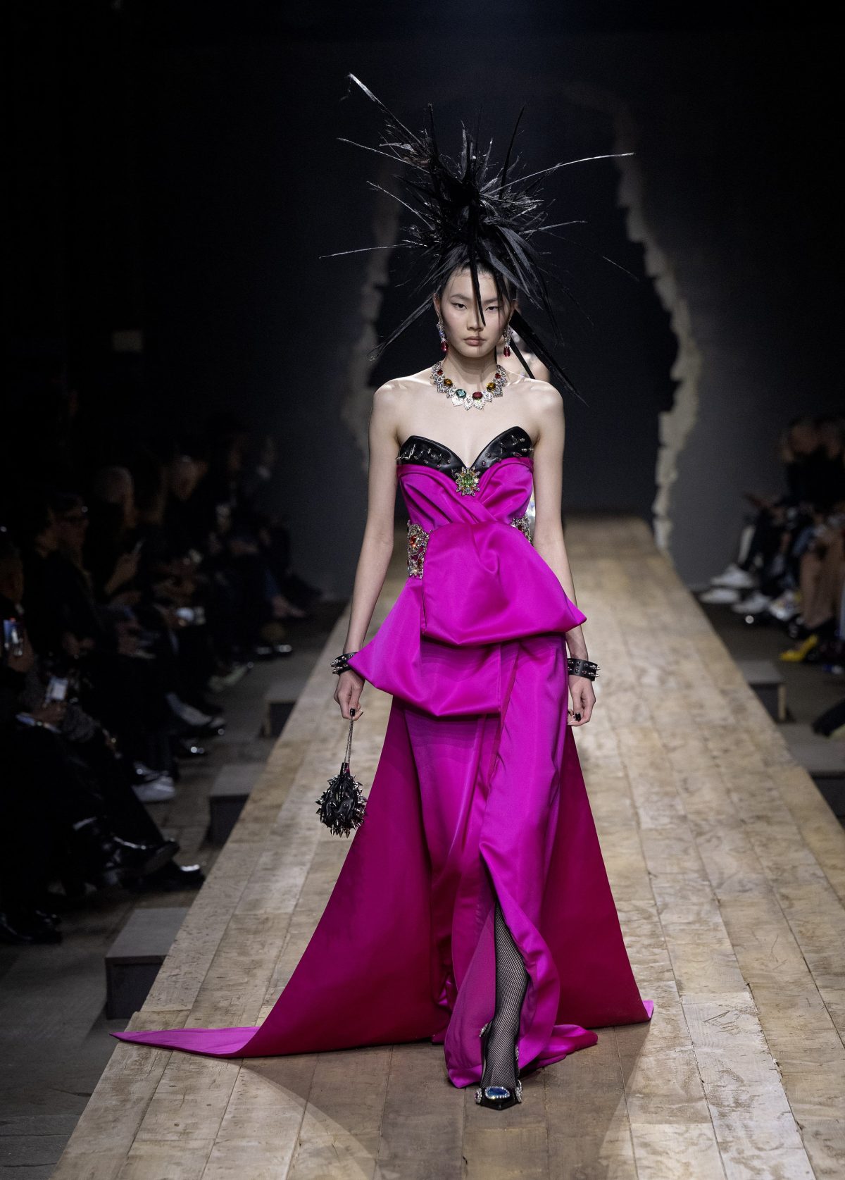 Galleria foto 'I suggerimenti dalle passerelle per il look di Capodanno 2023' - foto 16