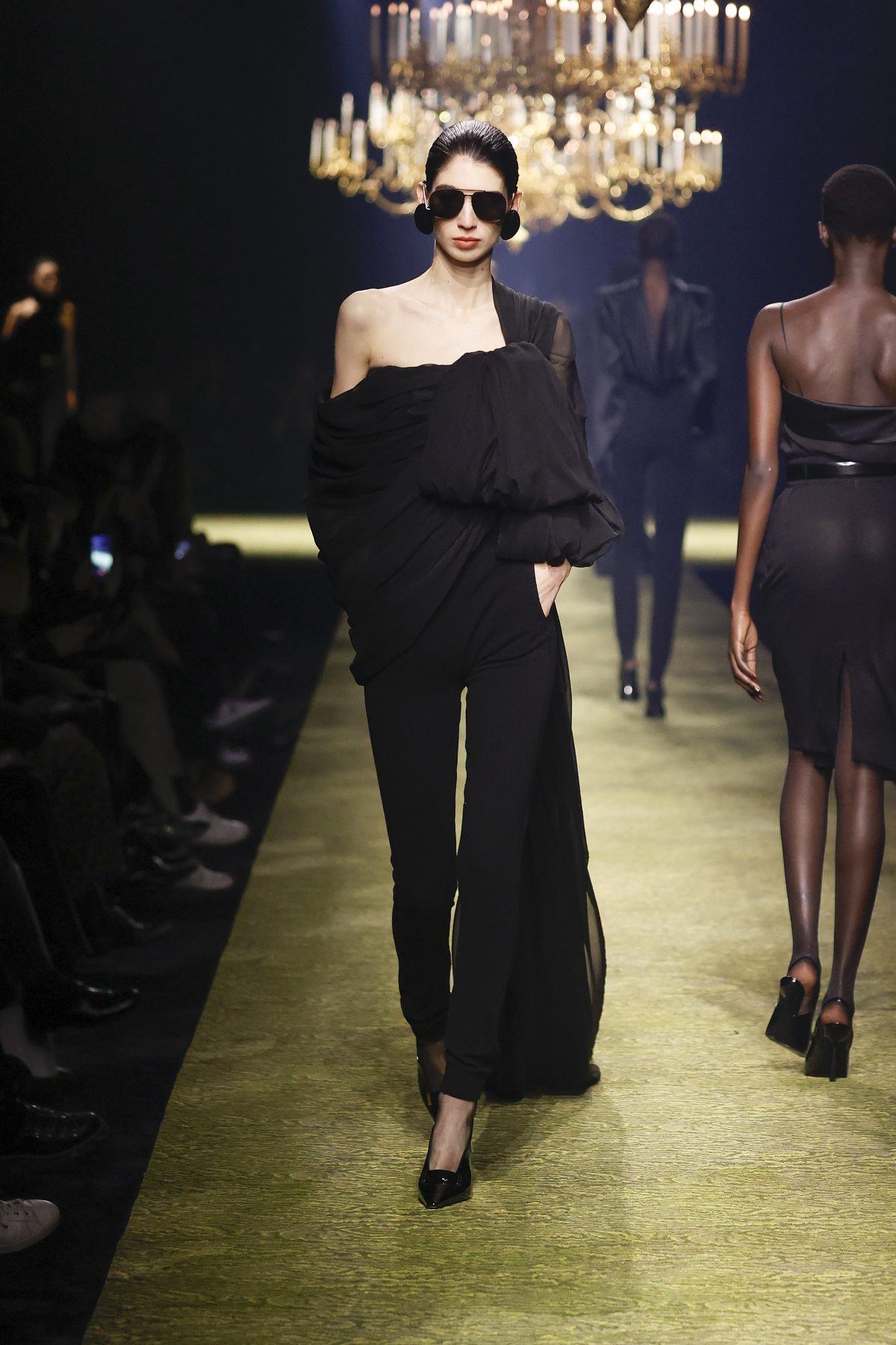 Galleria foto 'I suggerimenti dalle passerelle per il look di Capodanno 2023' - foto 19