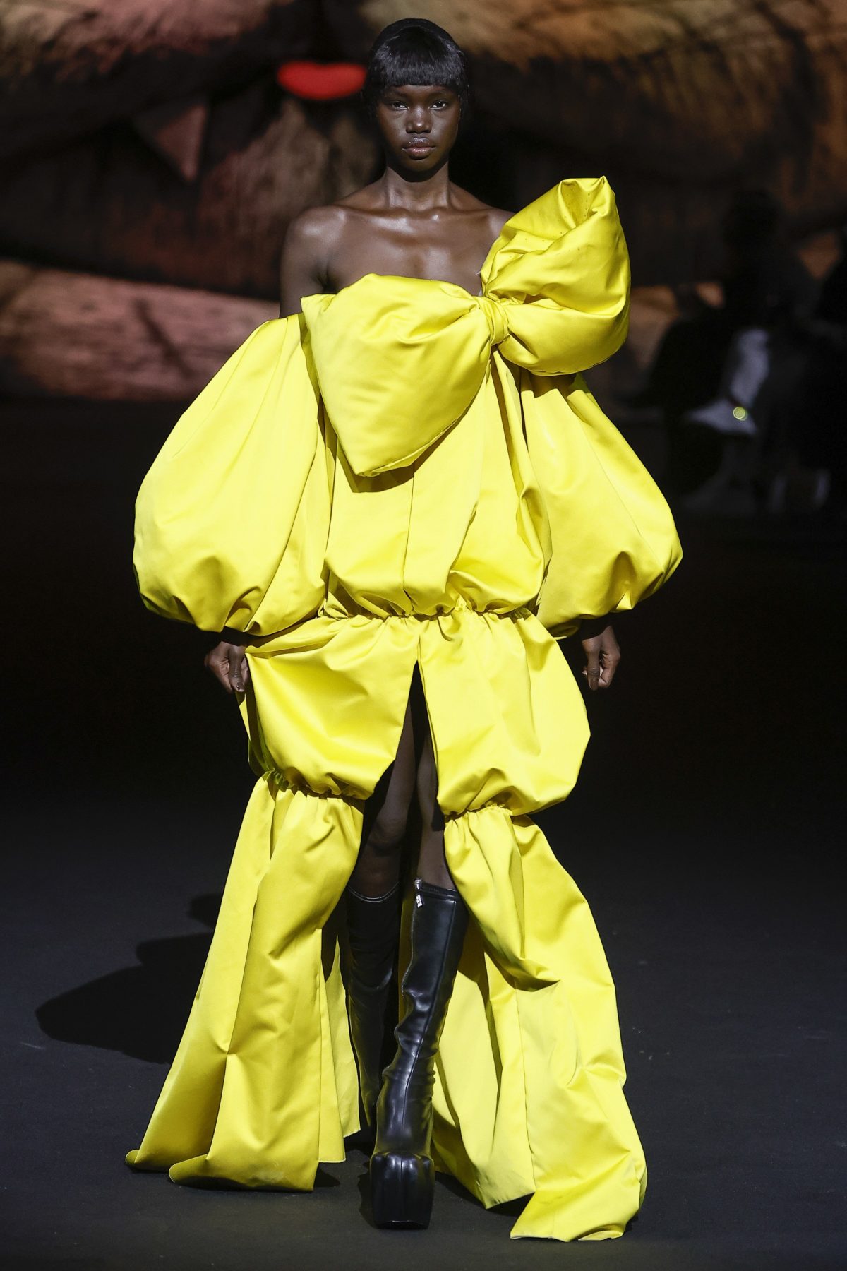 Galleria foto 'I suggerimenti dalle passerelle per il look di Capodanno 2023' - foto 11