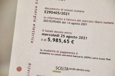 Bollette della luce in calo del 10,8%