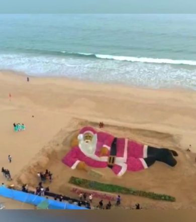 Il Babbo Natale di cipolla più grande del mondo | video