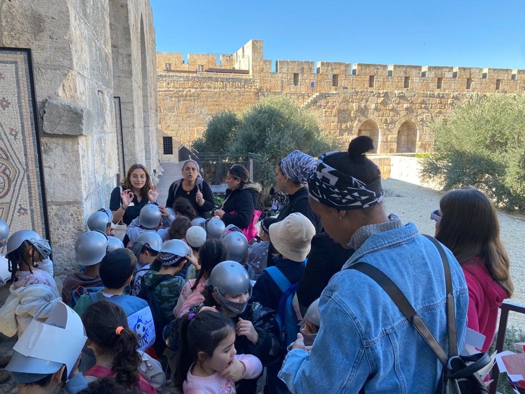 Gerusalemme la città santa che prova ad andare avanti malgrado la guerra