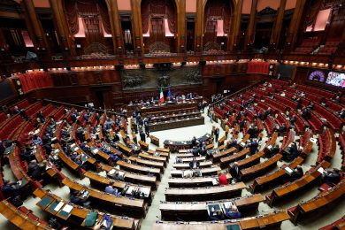 La Camera boccia il Mes. 184 no