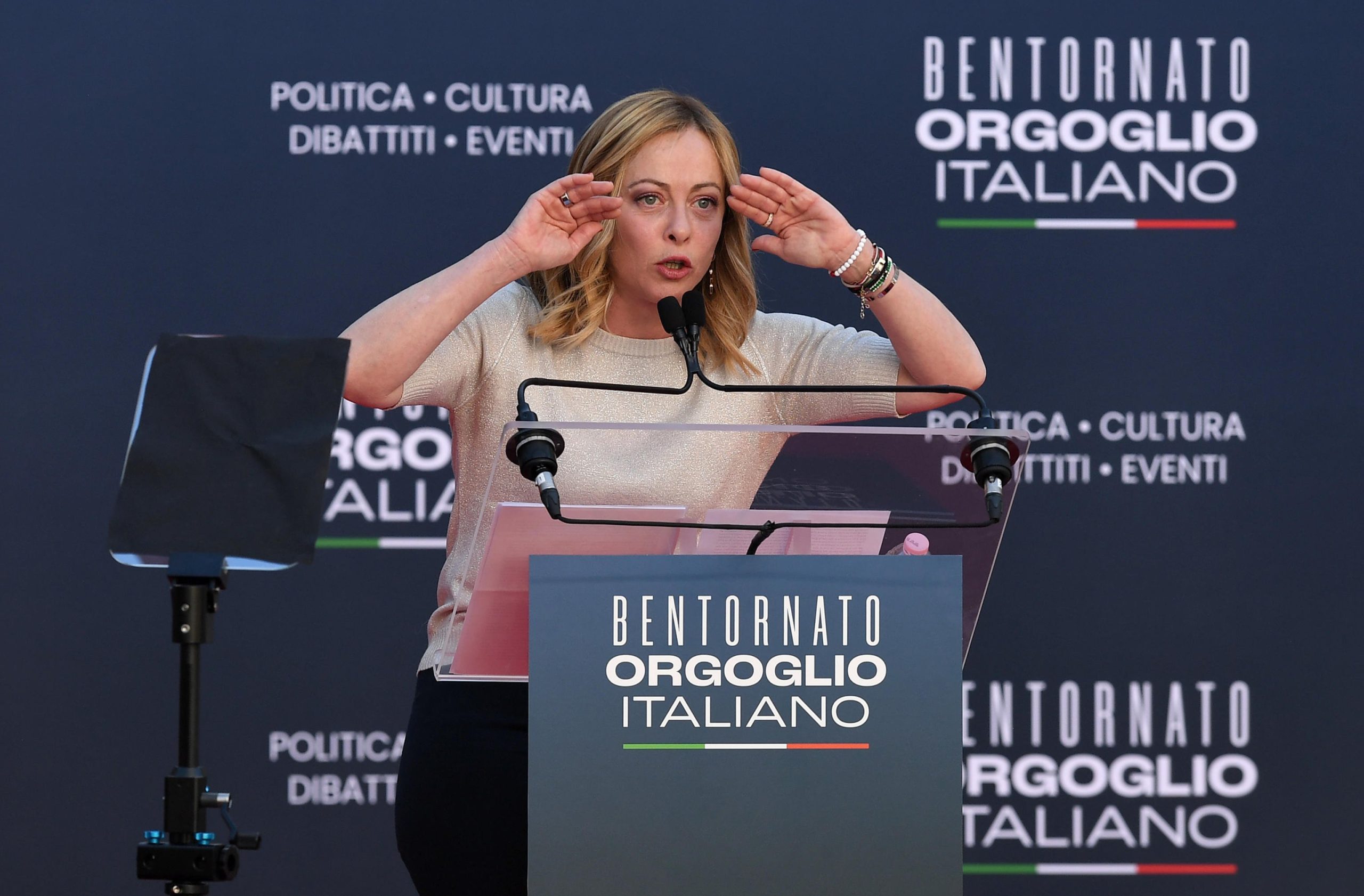 Lite Meloni-Ferragnez da Atreju e sui social