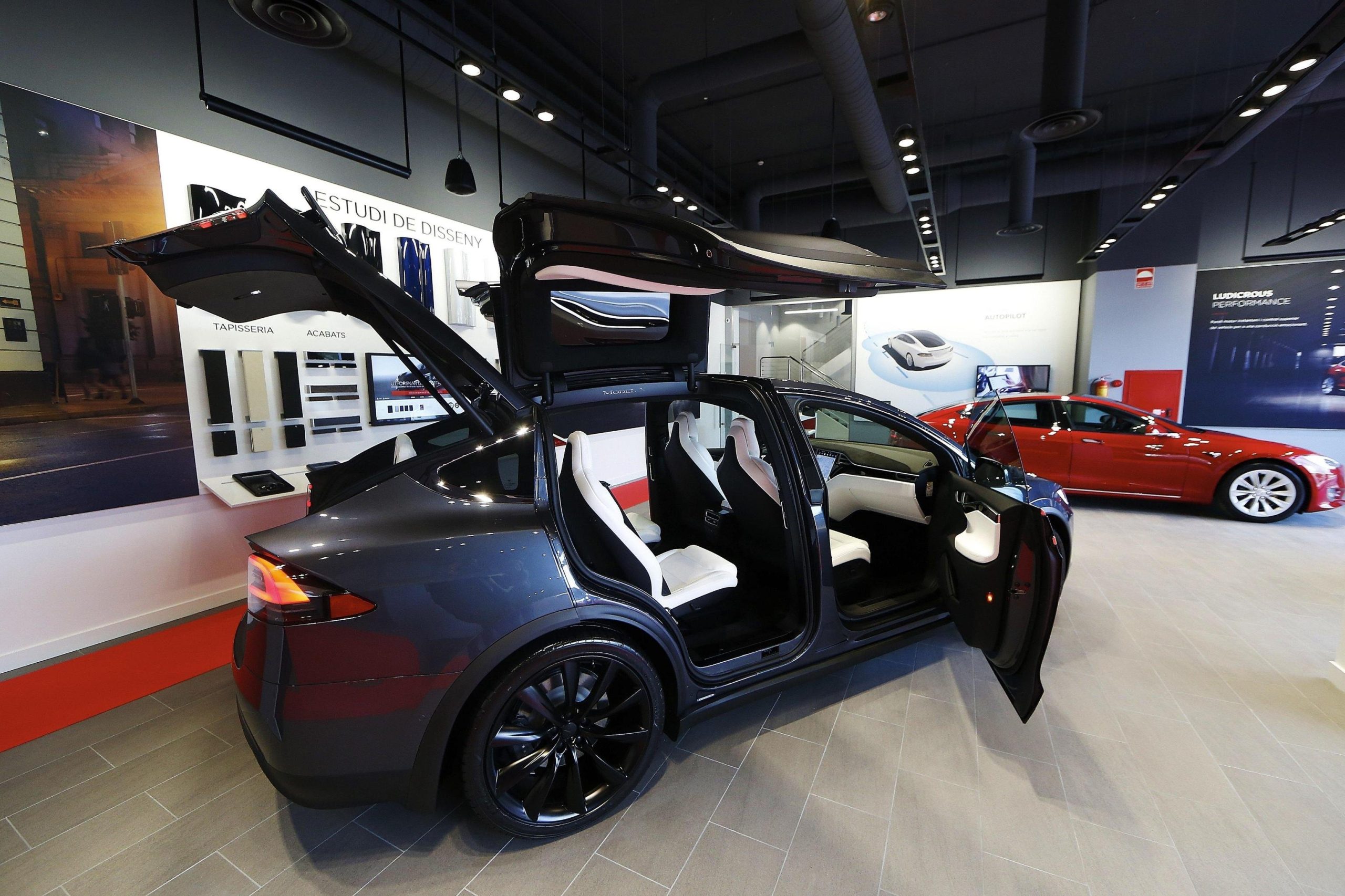 La Tesla ferma 2mln di vetture, ma non è (del tutto) una sconfitta per Elon Musk