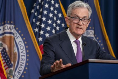 La Fed lascia o tassi invariati