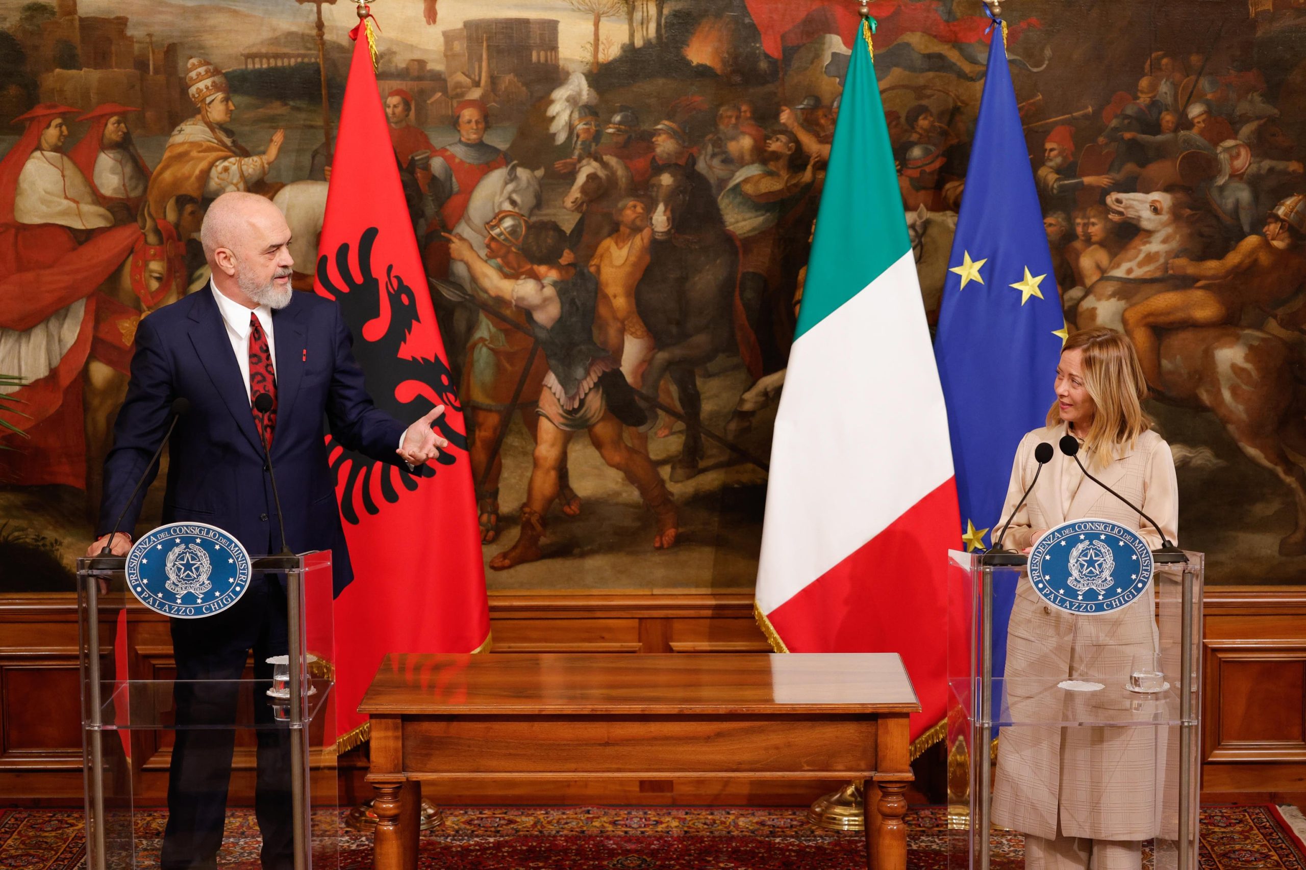 L’Alta Corte albanese sospende l’accordo con l’Italia sui migranti