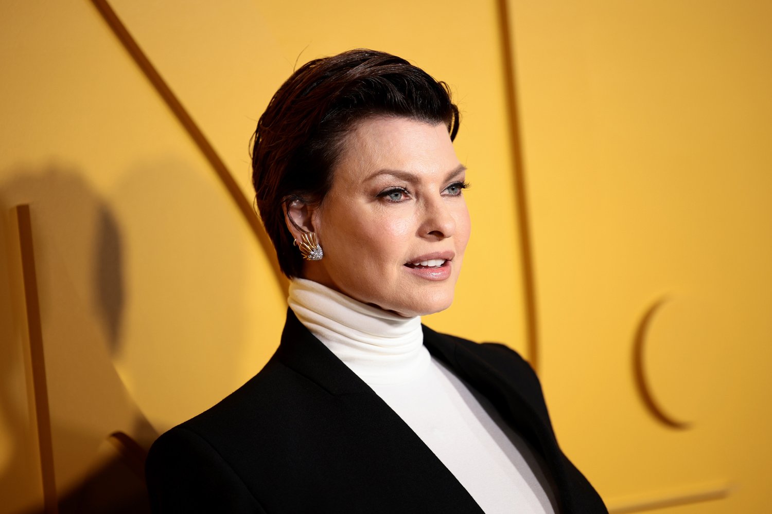 Linda Evangelista «sogna» 
da sola