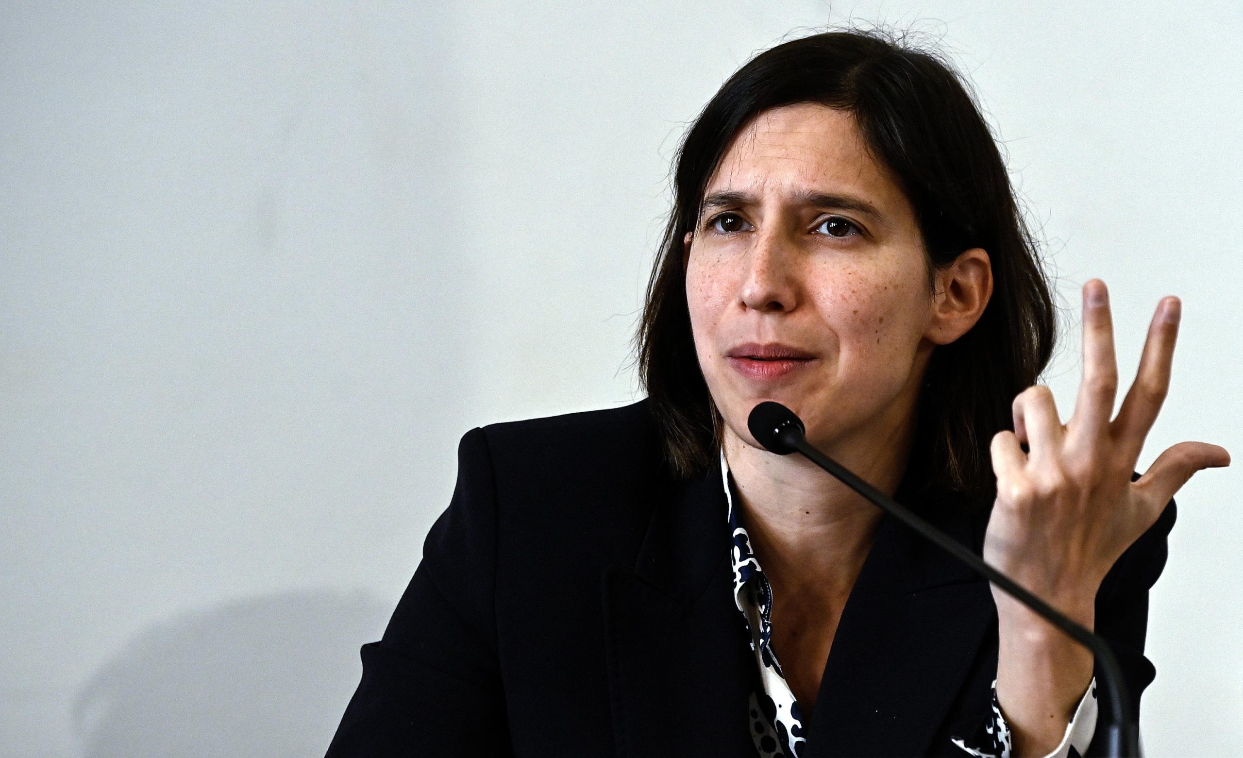 Il Pd cerca un federatore senza dirlo alla Schlein