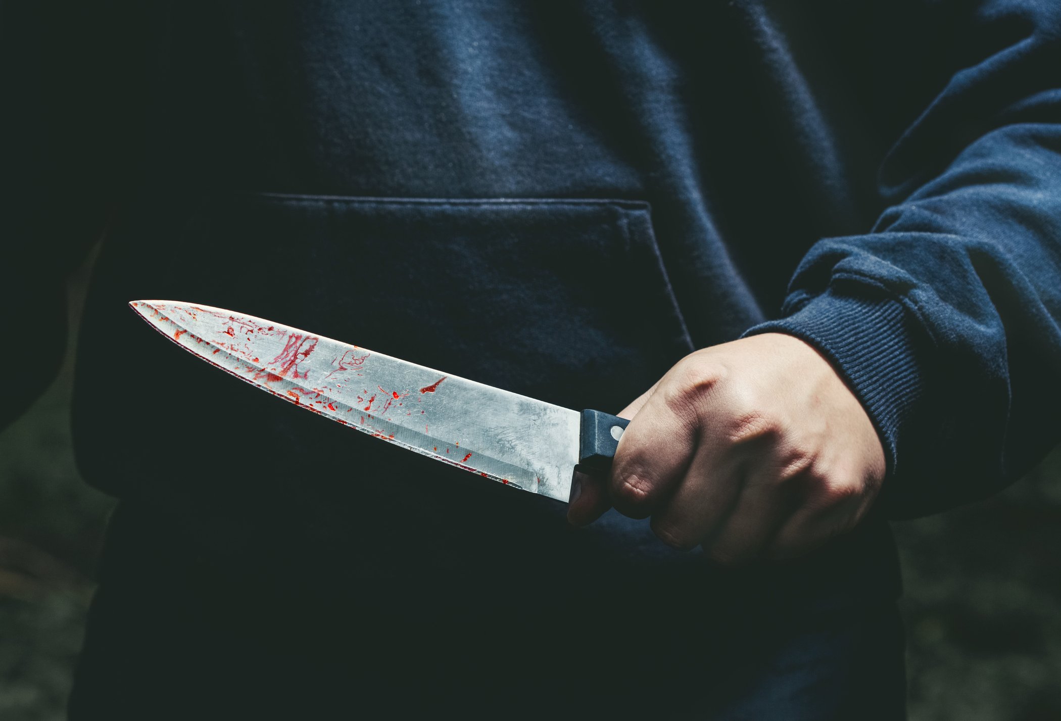 Quindicenne accoltellato davanti a scuola a Cagliari: è grave Quindicenne accoltellato davanti a scuola a Cagliari: è grave
