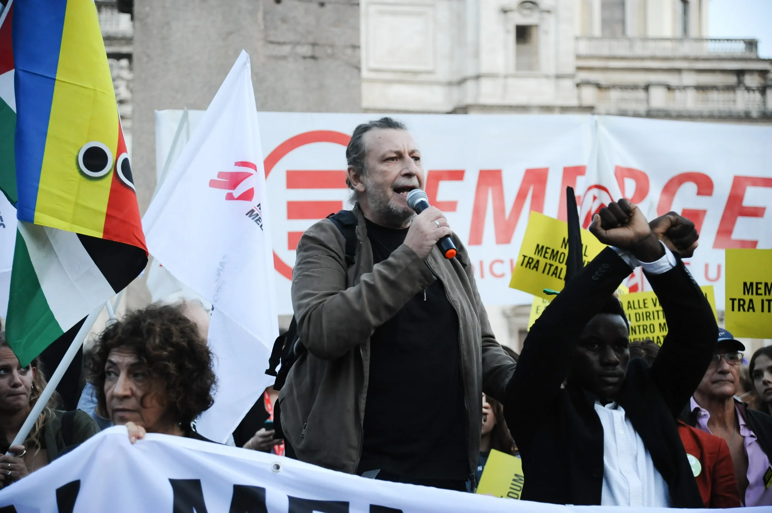 «Avvenire» in combutta con Casarini & C.: «Facciamo una bella sorpresa a Salvini» «Avvenire» in combutta con Casarini & C.: «Facciamo una bella sorpresa a Salvini»