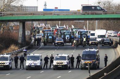 Dalla Francia all’Italia, via Germania. Dilaga la protesta dei trattori