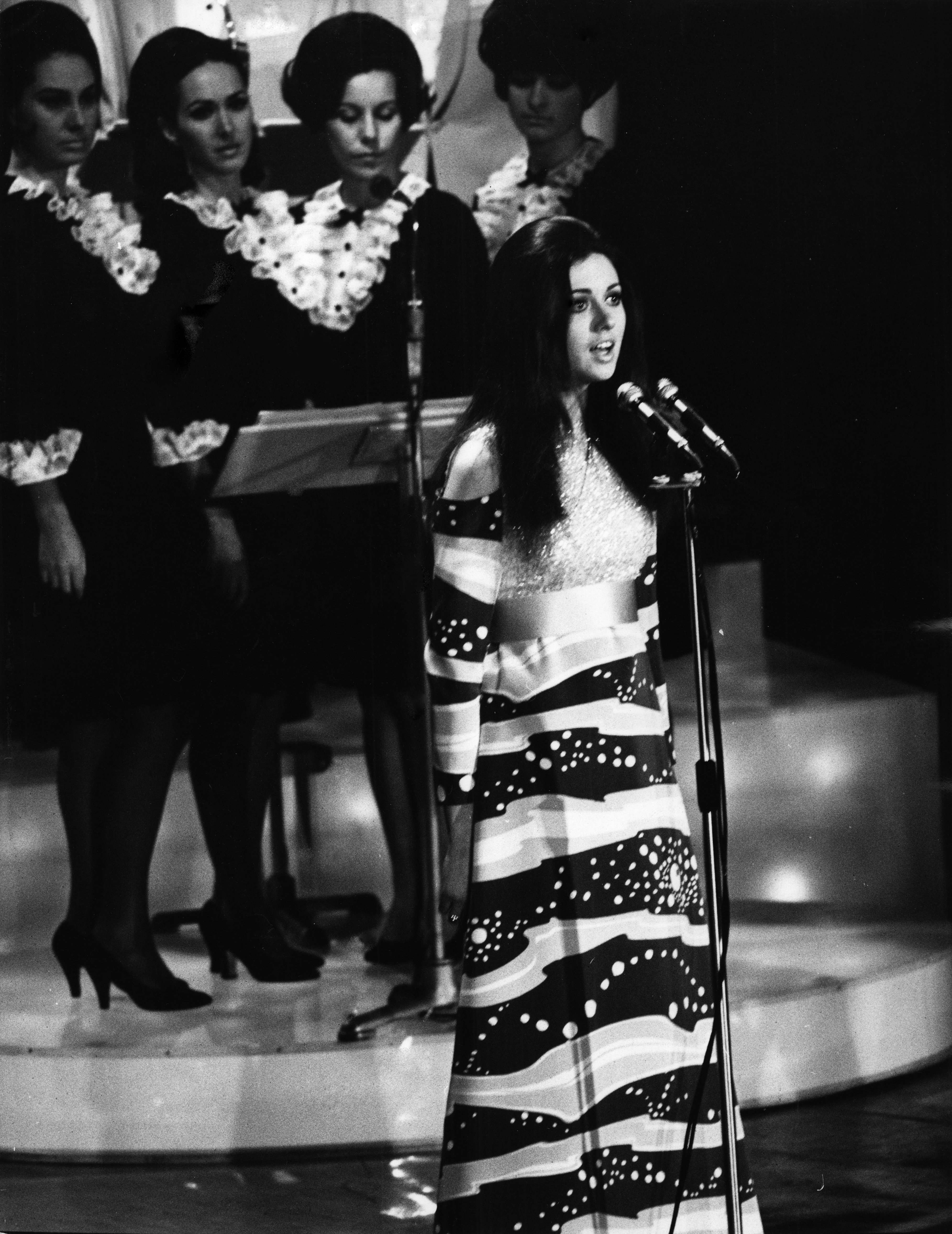 Sanremo: la storia del Festival raccontata attraverso dieci outfit iconici