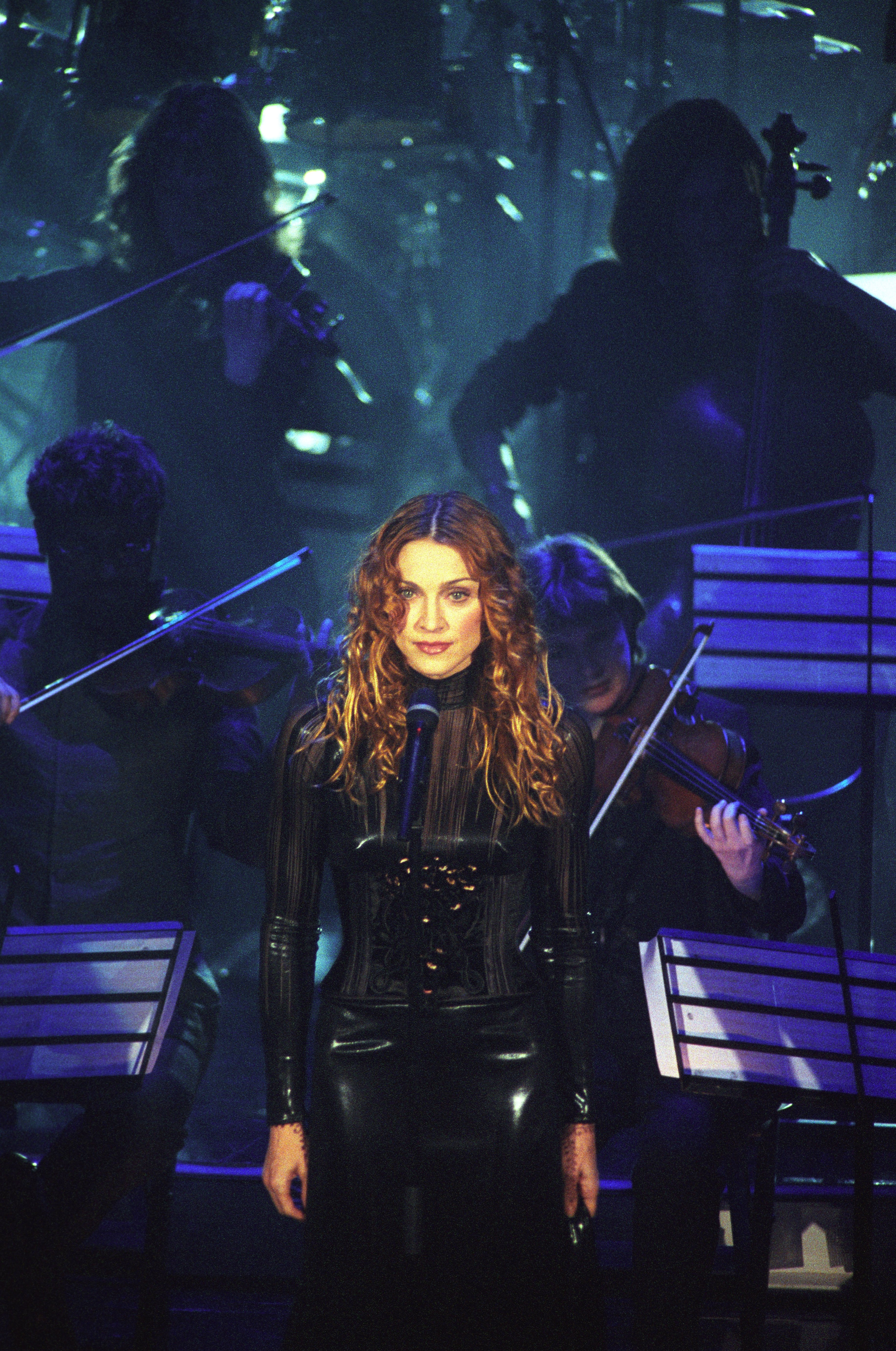 Sanremo: la storia del Festival raccontata attraverso dieci outfit iconici